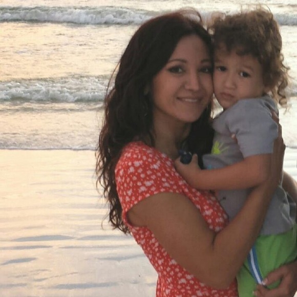 Meet your Posher, Aina - Picture 1 of 1